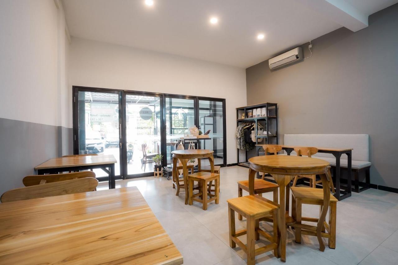 El Ora Inn&Eatery Labuan Bajo RedPartner Exterior foto
