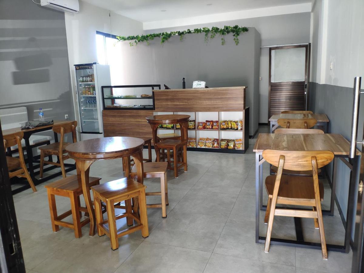 El Ora Inn&Eatery Labuan Bajo RedPartner Exterior foto